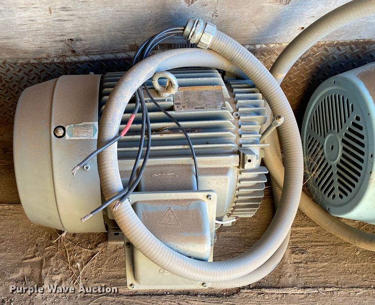 image for item DL1405 (2) TaTung WH0404FFA electric motors