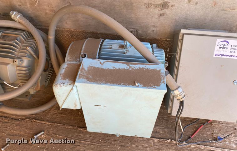 image for item DL1405 (2) TaTung WH0404FFA electric motors