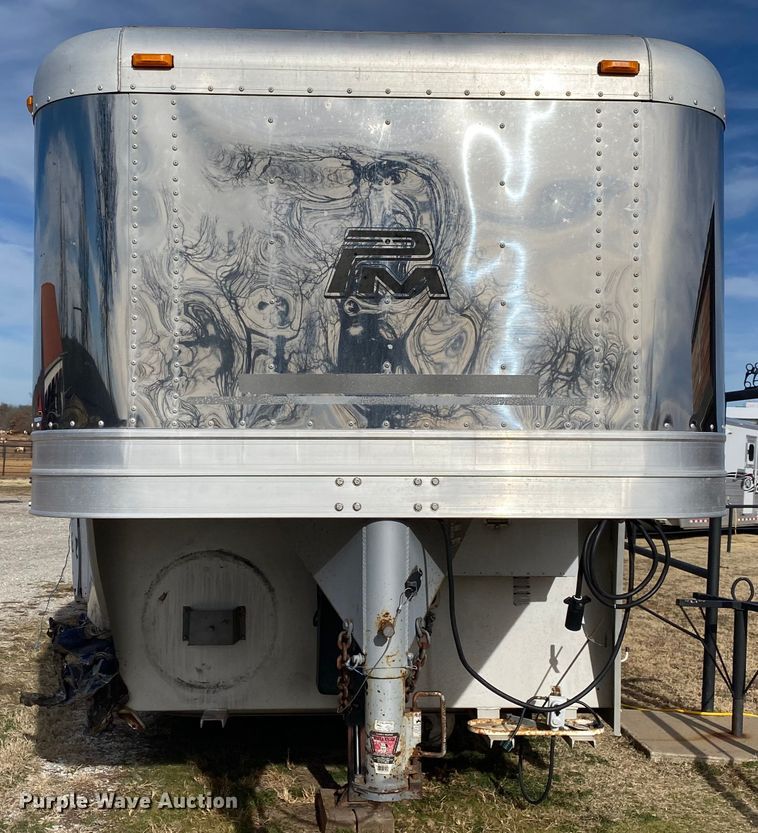 image for item DL6831 2010 Platinum  livestock trailer