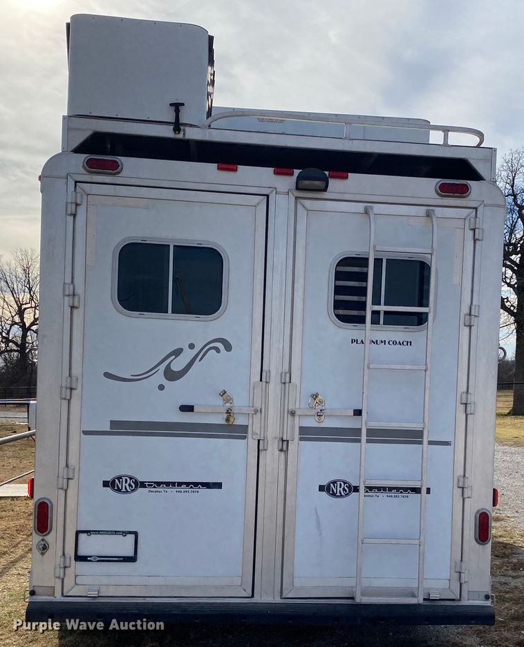 image for item DL6831 2010 Platinum  livestock trailer