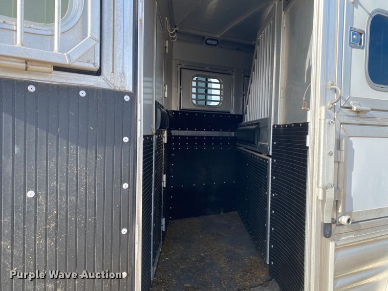 image for item DL6831 2010 Platinum  livestock trailer