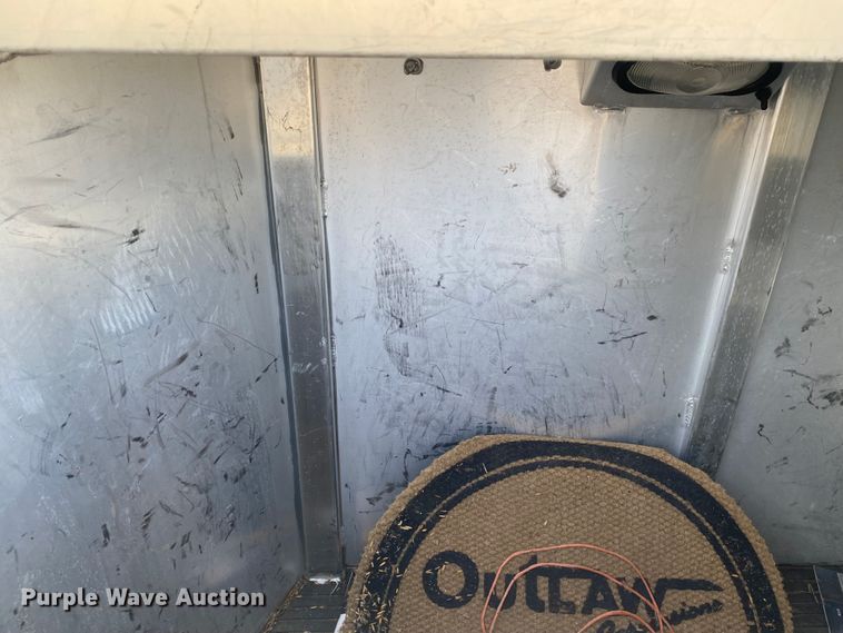 image for item DL6831 2010 Platinum  livestock trailer