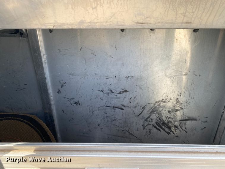 image for item DL6831 2010 Platinum  livestock trailer