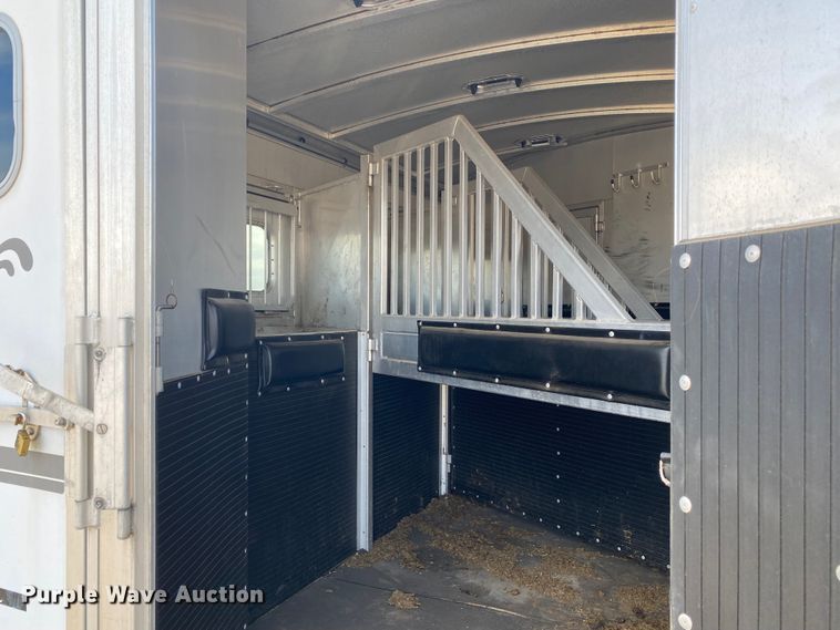 image for item DL6831 2010 Platinum  livestock trailer