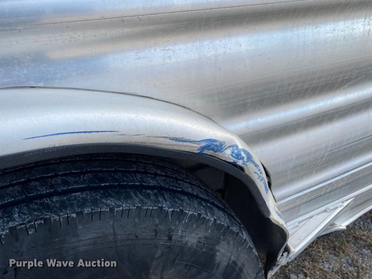 image for item DL6831 2010 Platinum  livestock trailer