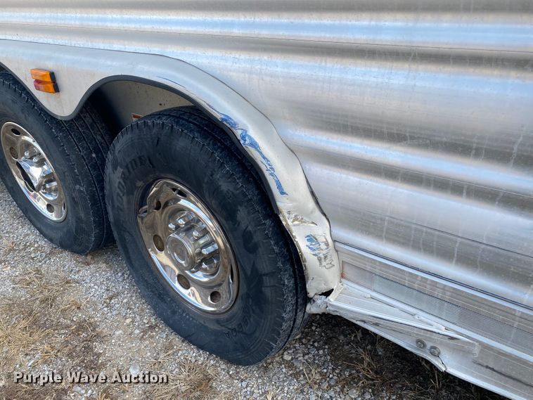 image for item DL6831 2010 Platinum  livestock trailer