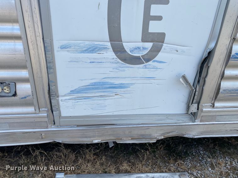 image for item DL6831 2010 Platinum  livestock trailer