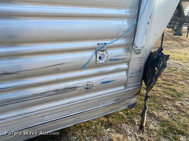 image for item DL6831 2010 Platinum  livestock trailer