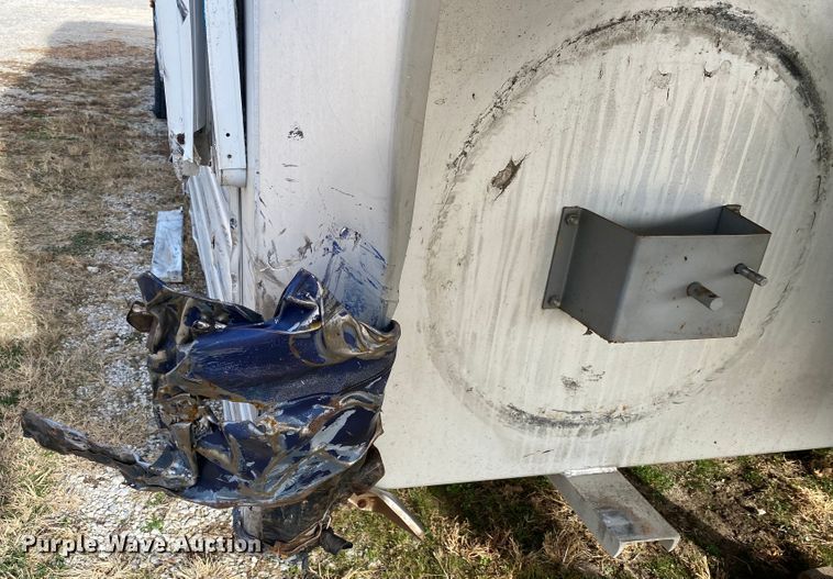 image for item DL6831 2010 Platinum  livestock trailer