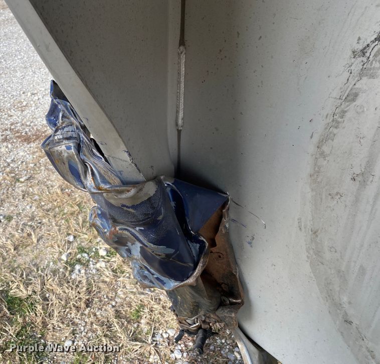 image for item DL6831 2010 Platinum  livestock trailer