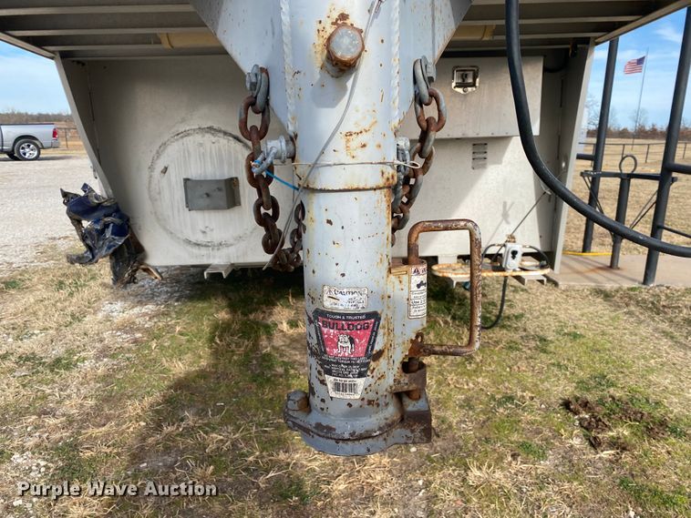 image for item DL6831 2010 Platinum  livestock trailer