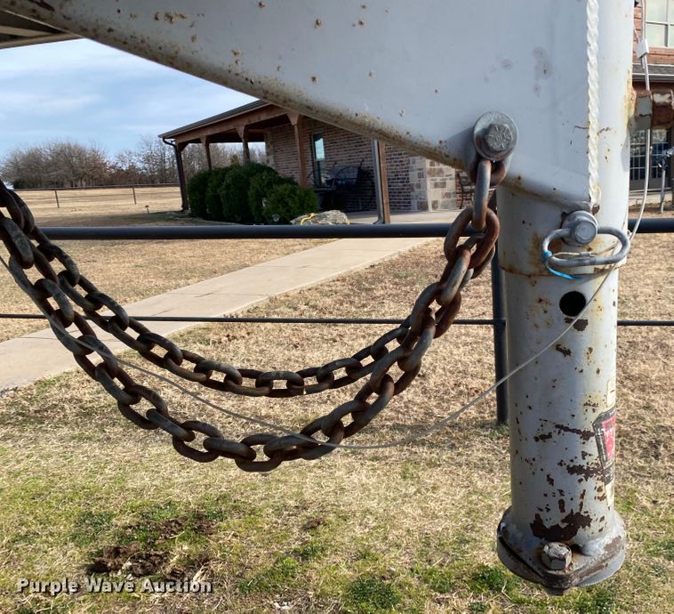 image for item DL6831 2010 Platinum  livestock trailer