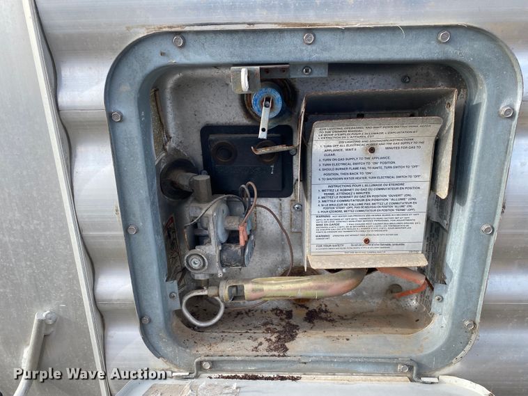 image for item DL6831 2010 Platinum  livestock trailer