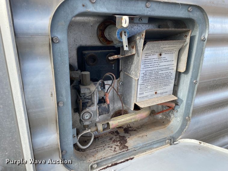 image for item DL6831 2010 Platinum  livestock trailer