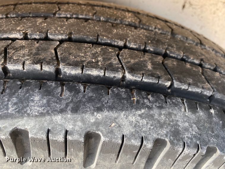 image for item DL6831 2010 Platinum  livestock trailer