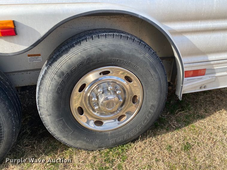 image for item DL6831 2010 Platinum  livestock trailer