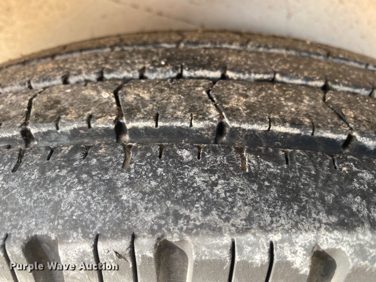 image for item DL6831 2010 Platinum  livestock trailer