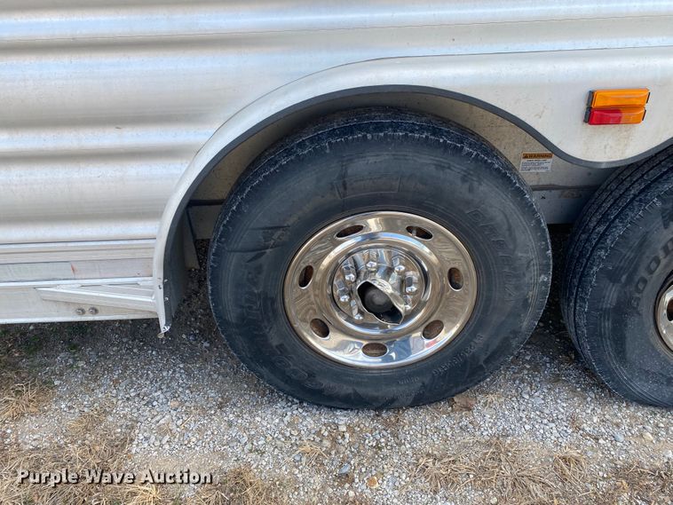 image for item DL6831 2010 Platinum  livestock trailer