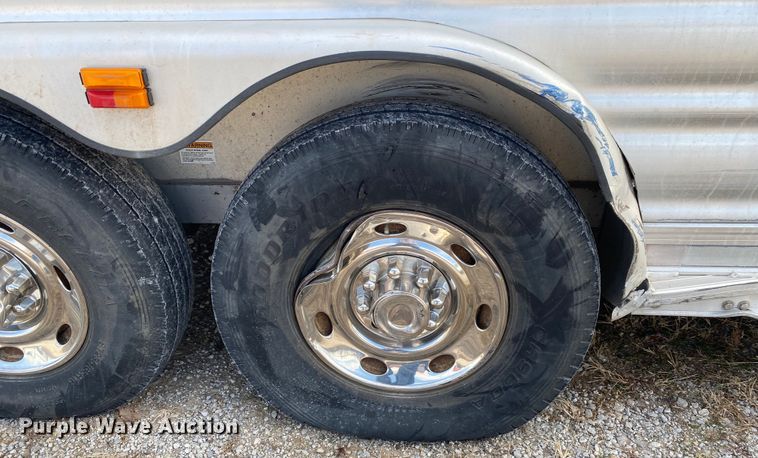 image for item DL6831 2010 Platinum  livestock trailer