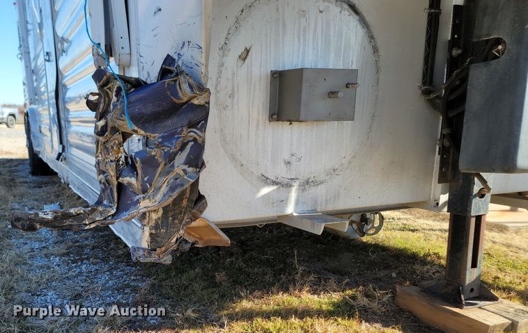 image for item DL6831 2010 Platinum  livestock trailer