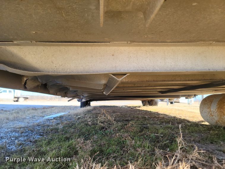 image for item DL6831 2010 Platinum  livestock trailer