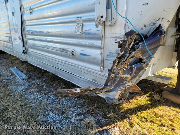 image for item DL6831 2010 Platinum  livestock trailer