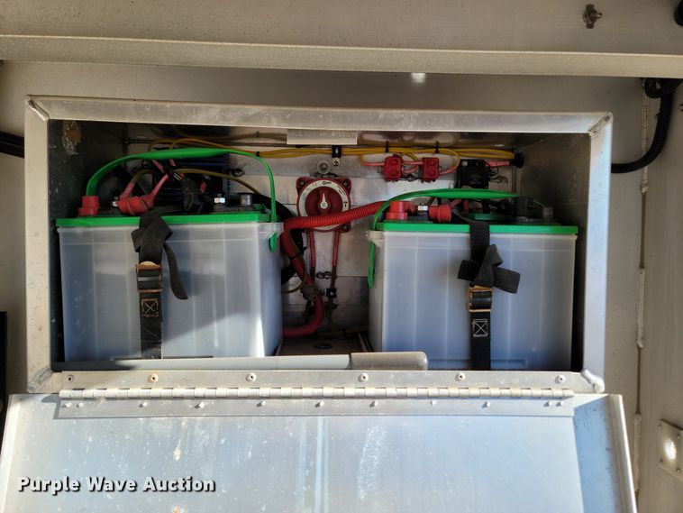 image for item DL6831 2010 Platinum  livestock trailer