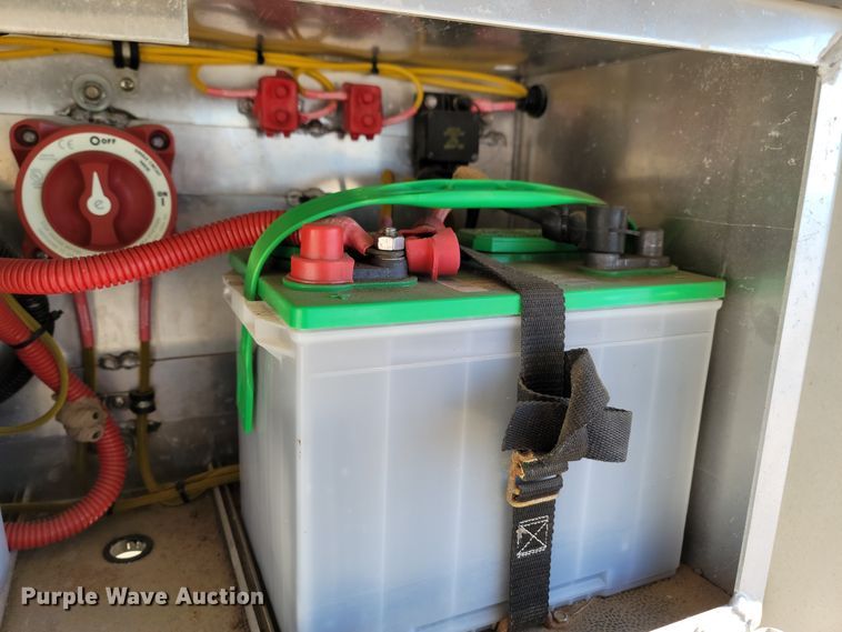 image for item DL6831 2010 Platinum  livestock trailer