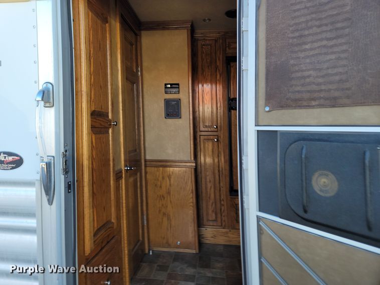 image for item DL6831 2010 Platinum  livestock trailer