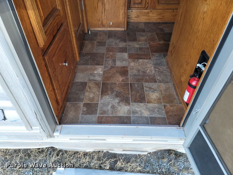 image for item DL6831 2010 Platinum  livestock trailer