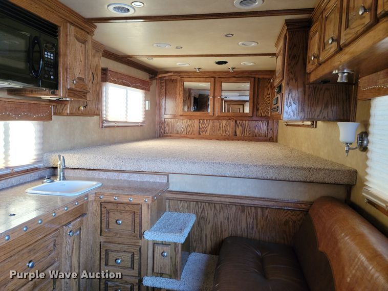 image for item DL6831 2010 Platinum  livestock trailer