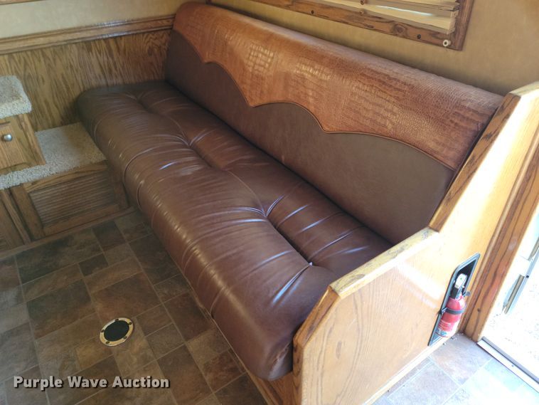 image for item DL6831 2010 Platinum  livestock trailer