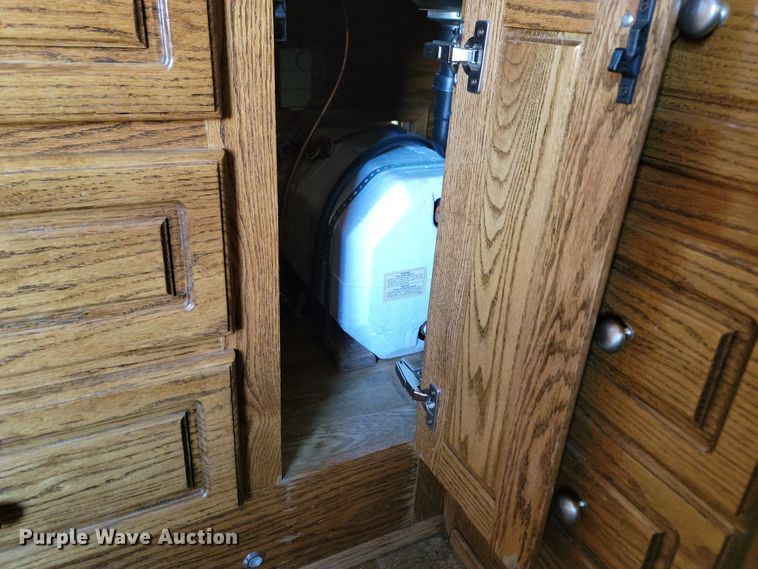 image for item DL6831 2010 Platinum  livestock trailer