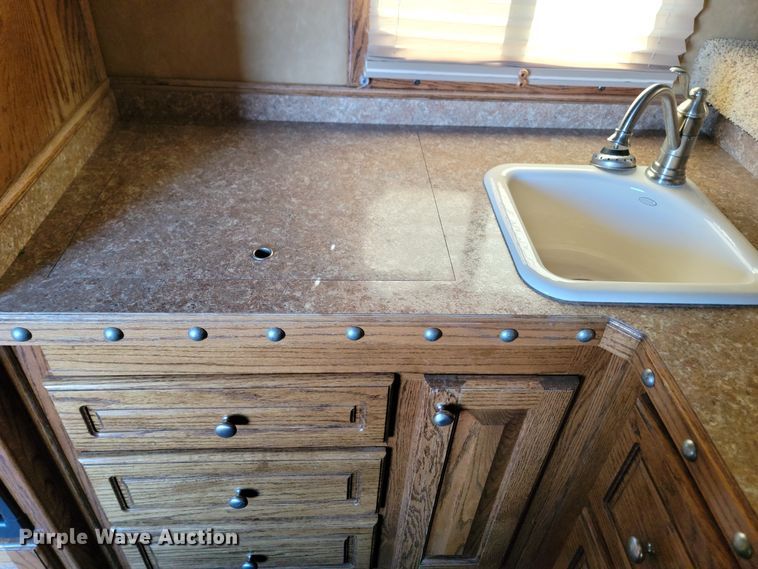 image for item DL6831 2010 Platinum  livestock trailer