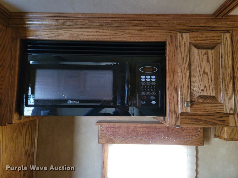 image for item DL6831 2010 Platinum  livestock trailer