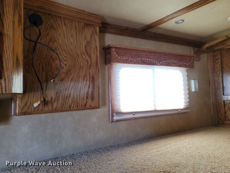 image for item DL6831 2010 Platinum  livestock trailer