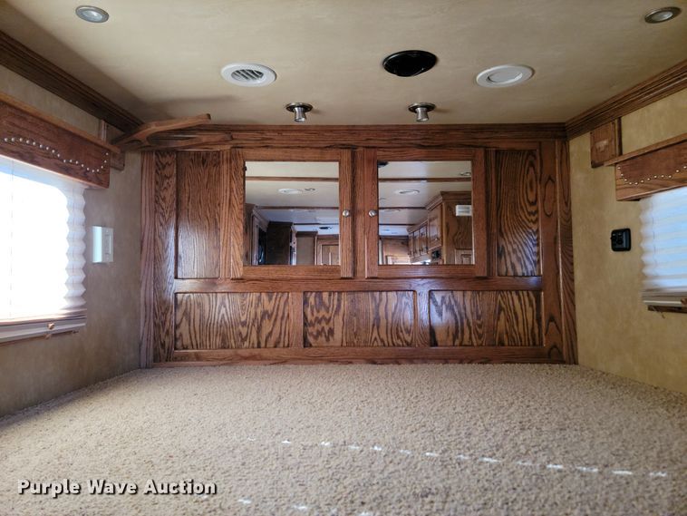 image for item DL6831 2010 Platinum  livestock trailer