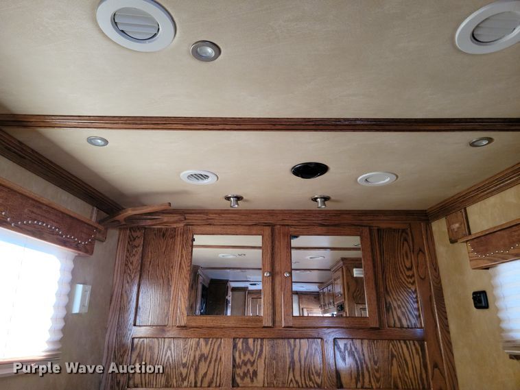 image for item DL6831 2010 Platinum  livestock trailer