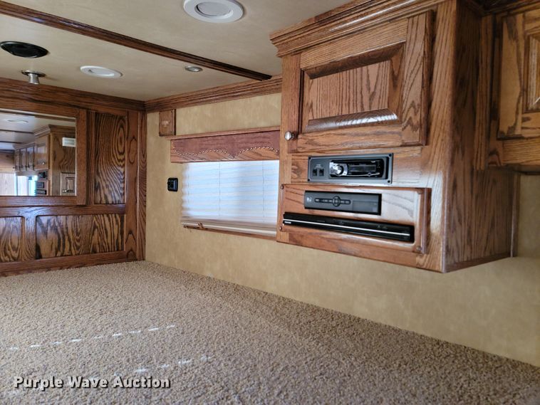 image for item DL6831 2010 Platinum  livestock trailer