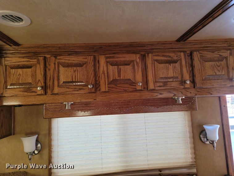 image for item DL6831 2010 Platinum  livestock trailer