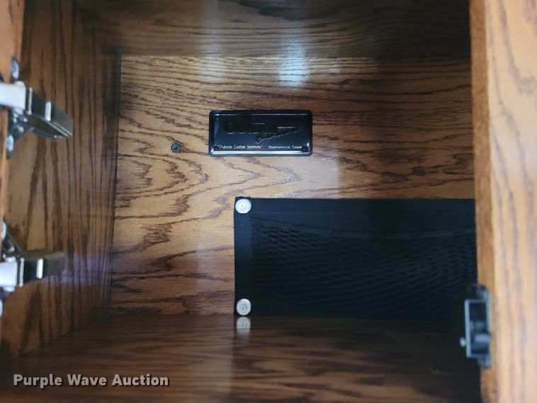 image for item DL6831 2010 Platinum  livestock trailer