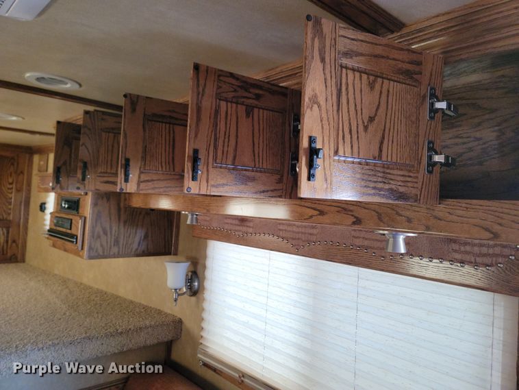 image for item DL6831 2010 Platinum  livestock trailer