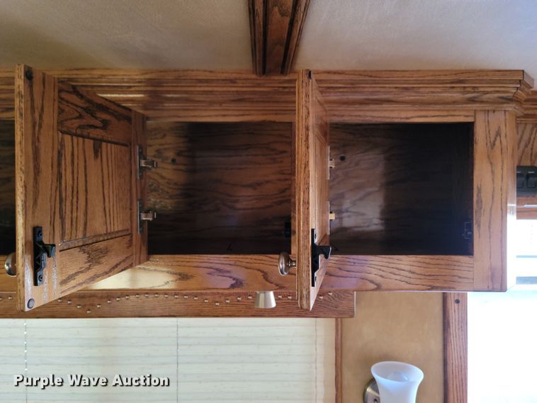 image for item DL6831 2010 Platinum  livestock trailer