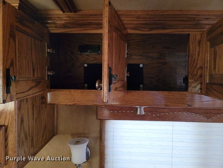 image for item DL6831 2010 Platinum  livestock trailer