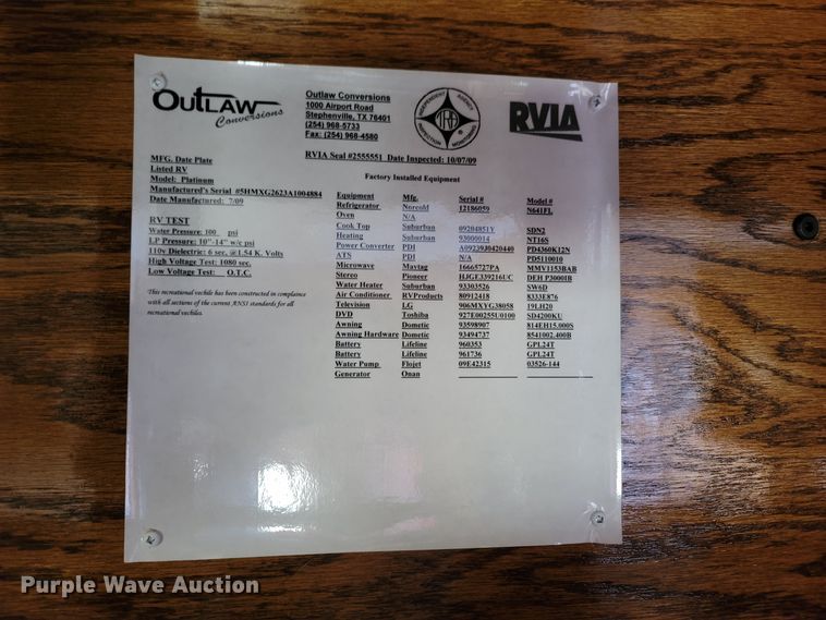 image for item DL6831 2010 Platinum  livestock trailer