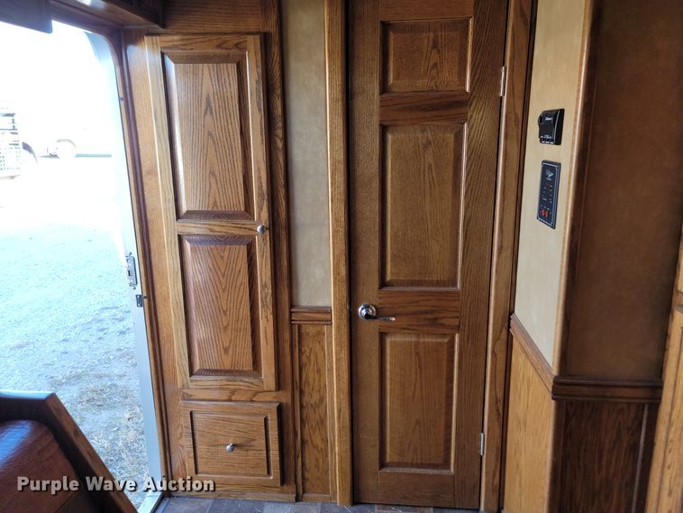 image for item DL6831 2010 Platinum  livestock trailer