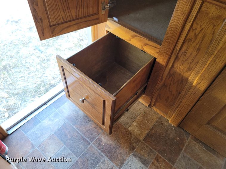 image for item DL6831 2010 Platinum  livestock trailer