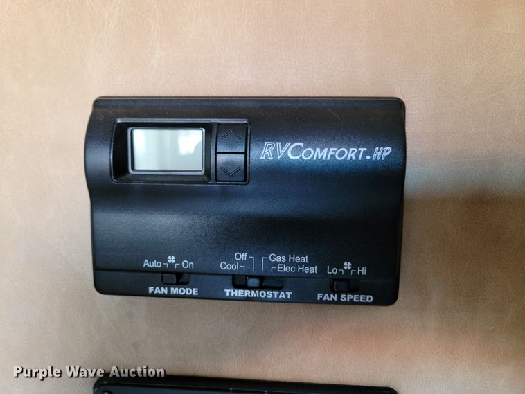 image for item DL6831 2010 Platinum  livestock trailer