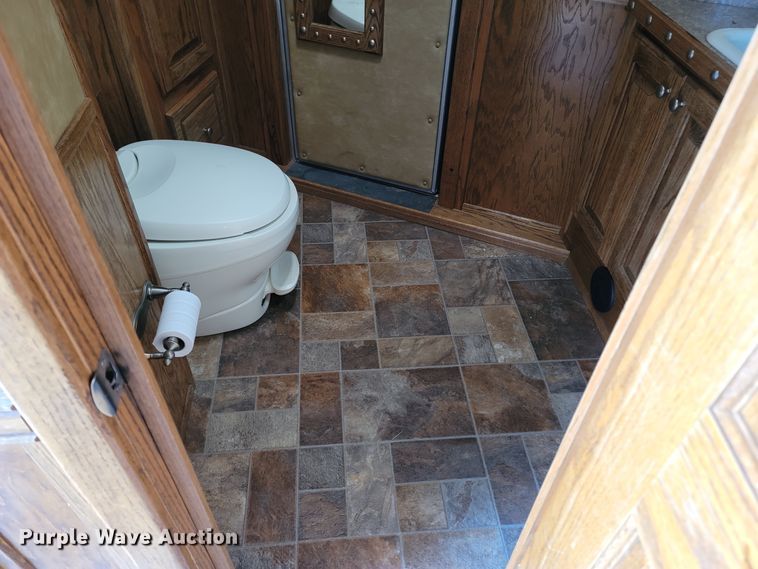 image for item DL6831 2010 Platinum  livestock trailer