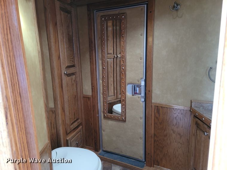 image for item DL6831 2010 Platinum  livestock trailer